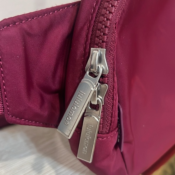Lululemon Everywhere Belt Bag - Picture 3 of 6